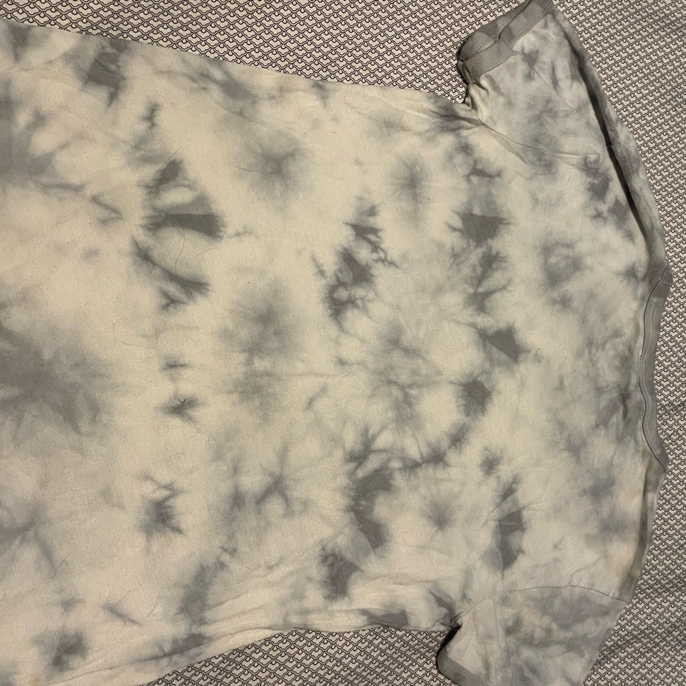 This shirt is very comfy and still good condition - Picture 4 of 4
